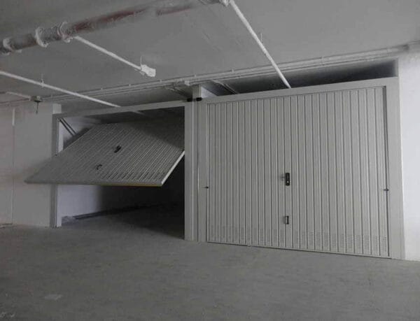 Porta basculante per garage acciaio - Fiss Firenze basculanti sezionali serrande