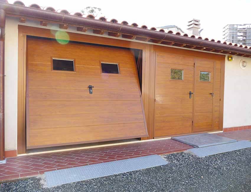 Porta basculante per garage royal finto legno - Fiss Firenze basculanti sezionali serrande