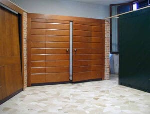 Porta-basculante-per-garage-coinbentato-legno-tuscia